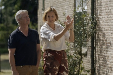 Anna en Frans bij hun torenhuisje in Rhenen