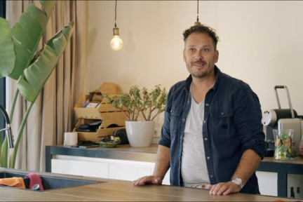 Robert in zijn keuken