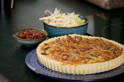 hartige taart met bospaddenstoelen