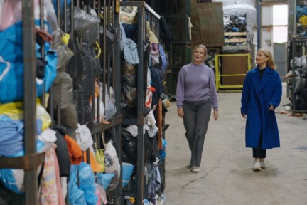 Marieke bij oude kleding