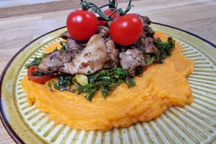 Boerenkool met gebakken kippendijen