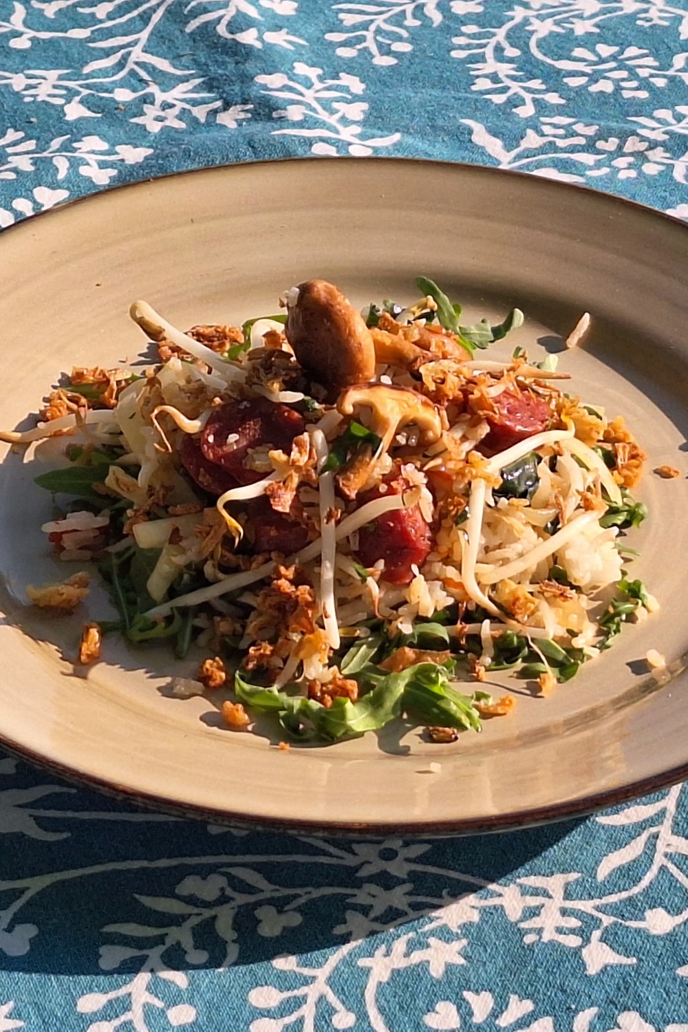 Nasi met chorizo, witte kool en shiitake | BinnensteBuiten