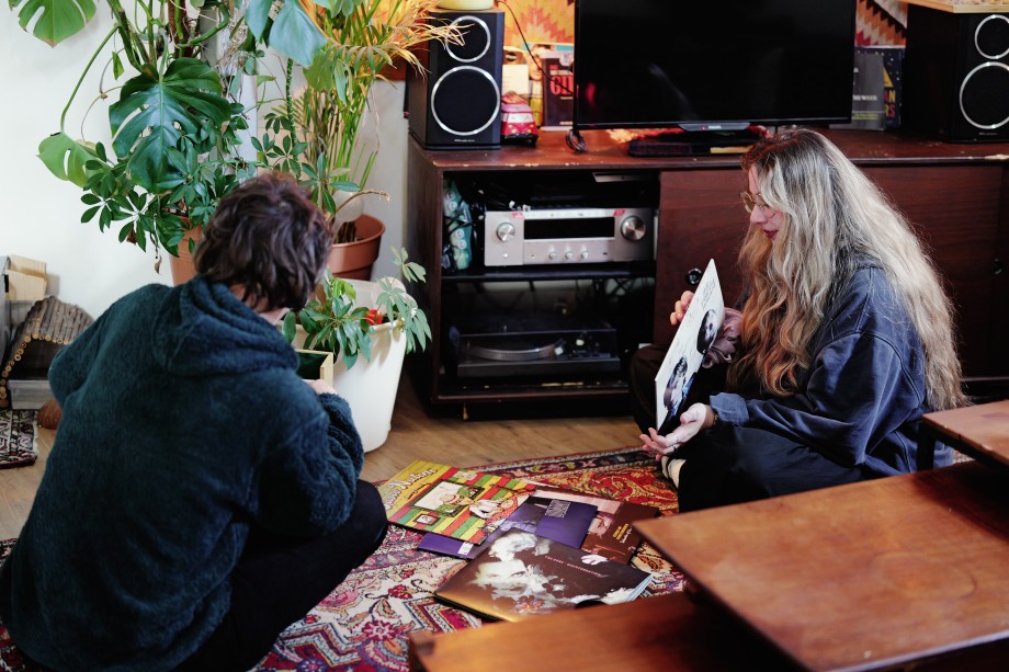 Halve kubuswoning met een jaren 70 gevoel | Fotografie: Marjon Lukje