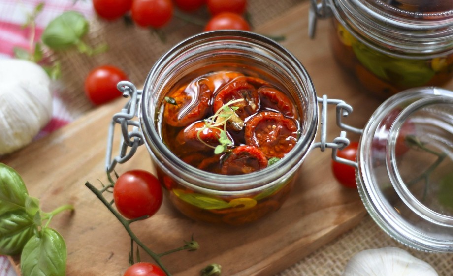 Olie en tomaten