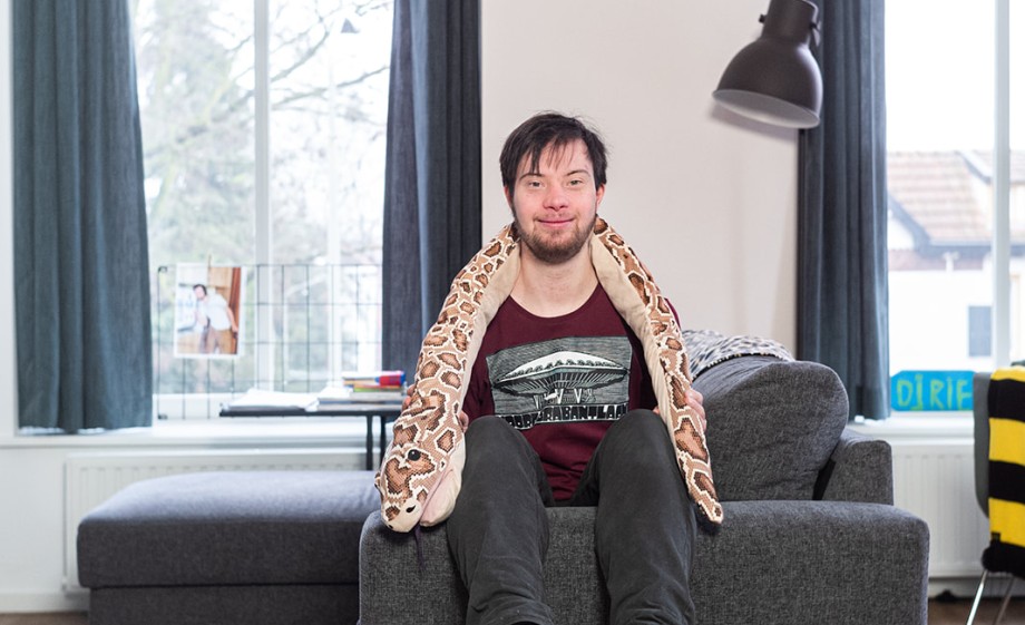 Ries (23), assistent conciërge basisschool | Foto: Marjon Lukje