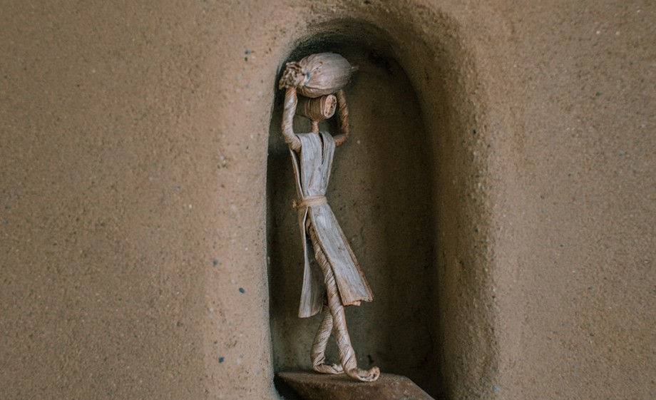 Kunstwerkje in nis in duurzame kleuterschool Alkmaar | Foto: Sheena Schouwink