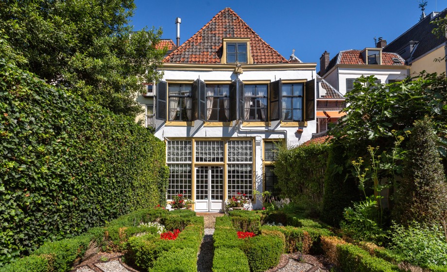 De tuin, Het Roode Huys aan de Trans