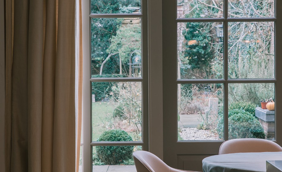 Dubbel monumenten glas in de keuken | Foto: Sheena Schouwink