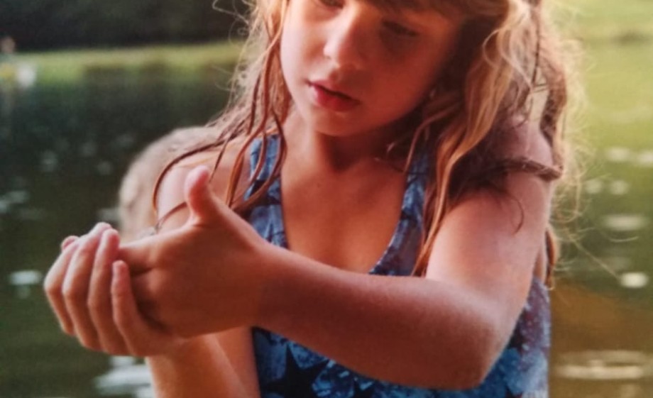 Linde is als klein meisje al gek op insecten | Foto: eigen archief Linde Slikboer 