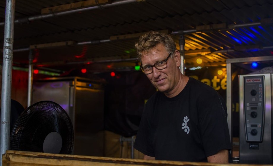 Harrie aan het werk | Foto: Hoogeland Catering