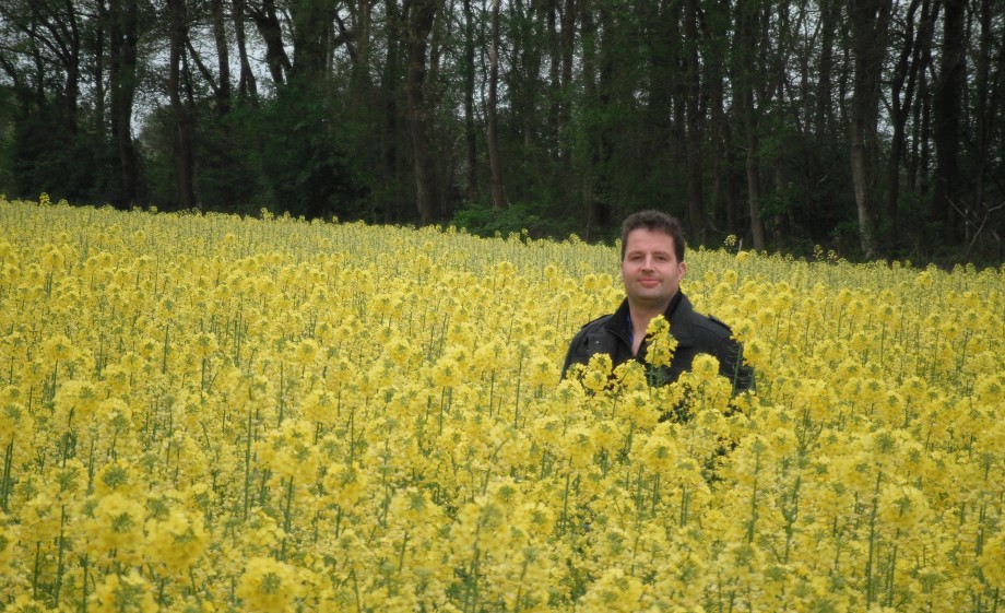 Geert in het veld vol koolzaad | Foto: eigen bezit