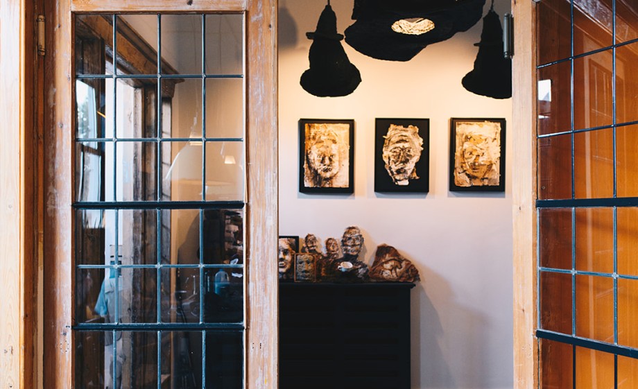 Prachtige doorkijk naar de hal | Foto: Marjon Lukje