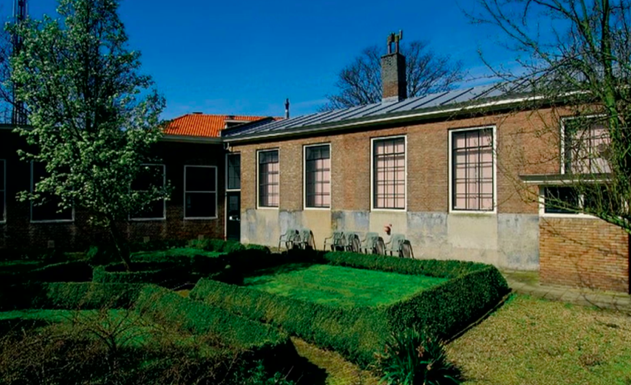 De oude kloostertuin  