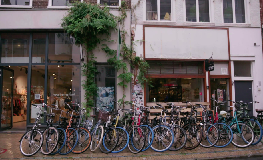 Groen tegen de gevel doet de stad goed | Still uit de uitzending