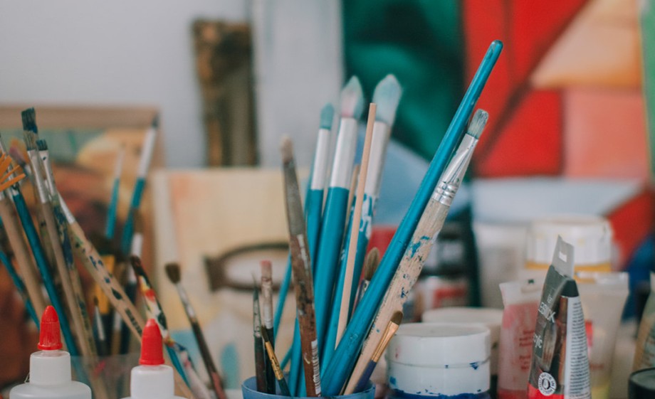 Er wordt veel getekend door het gezin | Foto: Sheena Schouwink