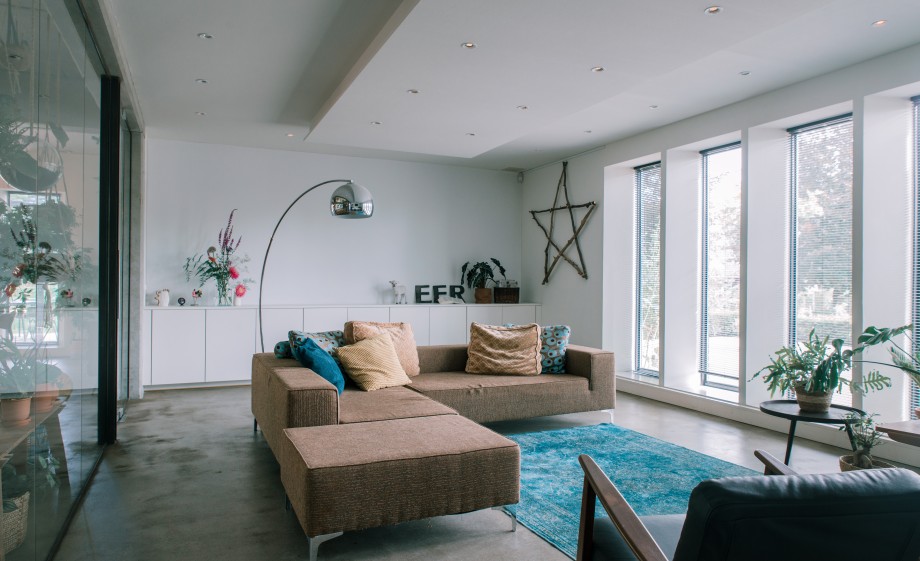 Woon- en televisiekamer in de kerk | Foto: Sheena Schouwink