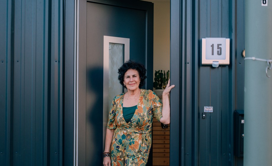 Els voor haar woning | Foto: Sheena Schouwink