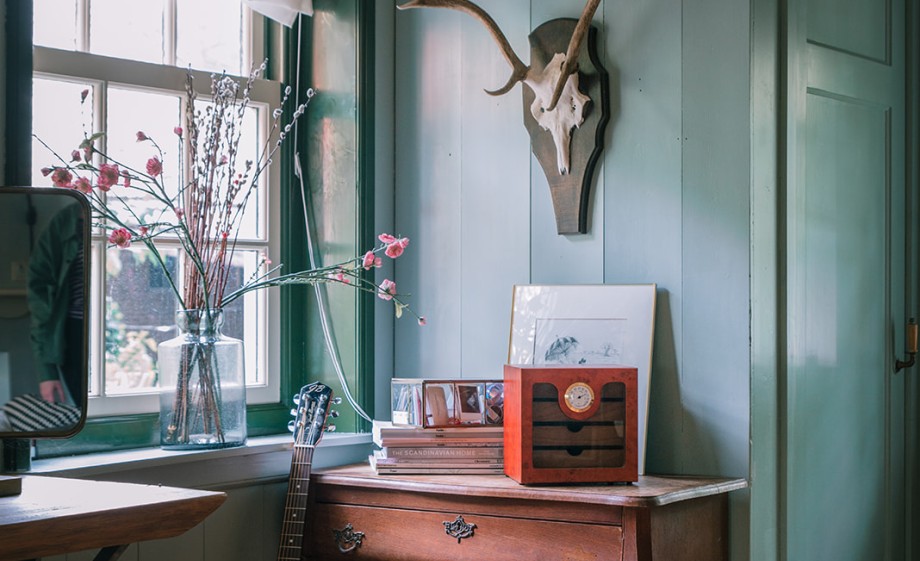 Frisse kleuren op de muren | Foto: Sheena Schouwink