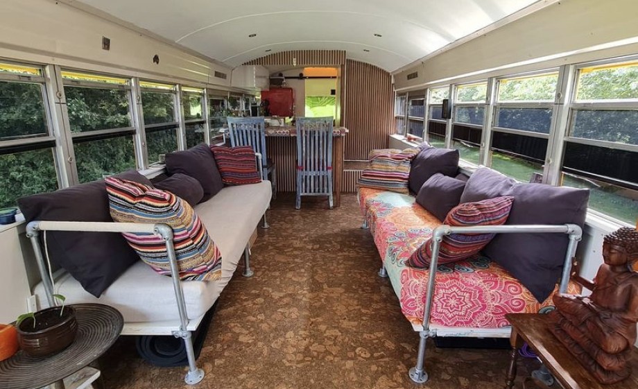 Meubels maken het knus binnen | Foto: demindfulnessbus.nl