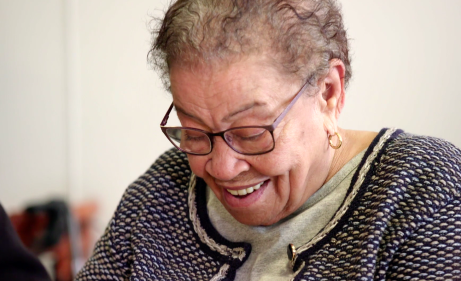 Ouderen kunnen zich aanmelden voor Oma's Soep | Still uit de uitzending