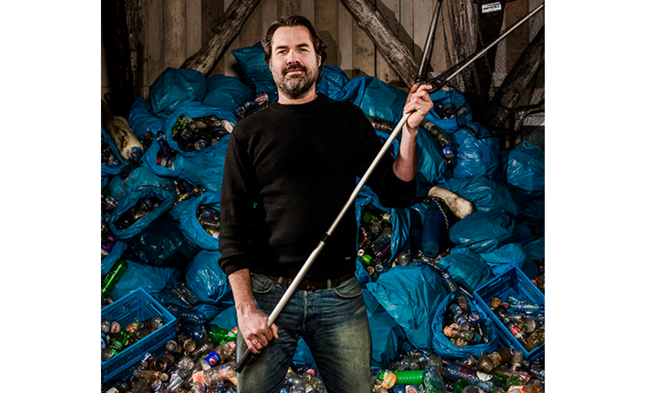 Marius is oprichter van Plastic Whale en startte bijna tien jaar geleden met het bouwen van een boot van plastic afval | Foto: Plastic Whale 