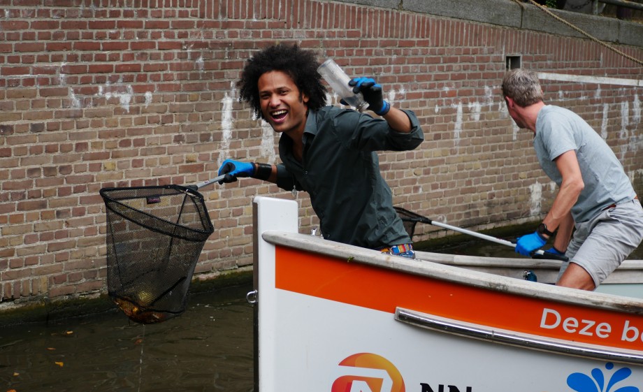 En sinds vier jaar wordt het plastic ook gebruikt voor tafels, stoelen, lampen en akoestische panelen| Foto: Plastic Whale