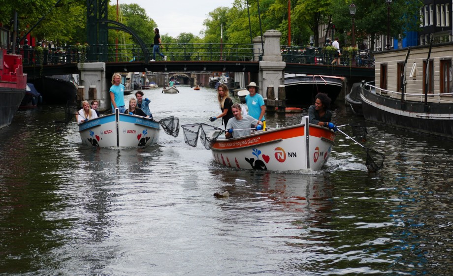 Per jaar belandt er meer dan 8 miljoen ton aan plastic afval in onze wateren | Foto: Plastic Whale