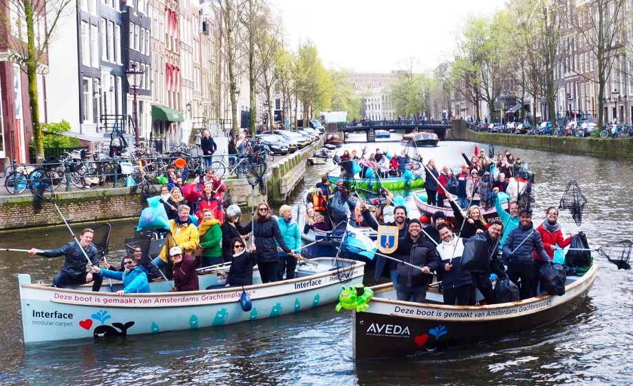 Van dat Amsterdams grachten plastic zijn deze boten gemaakt | Foto: Plastic Whale