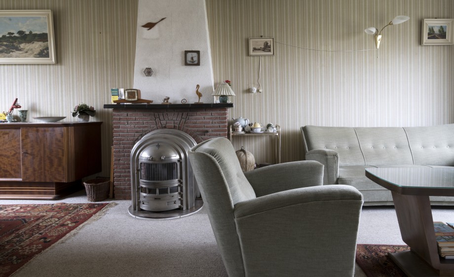 De woonkamer van de familie Sloëtjes in de jaren '50 | Fotografie © Arjan Bronkhorst