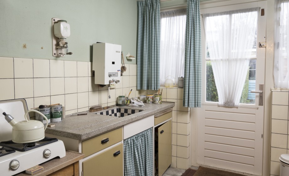 Jaren '50 keuken met granieten werkblad | Fotografie © Arjan Bronkhorst