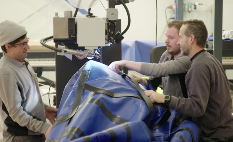 Werk in de zeilmakerij 