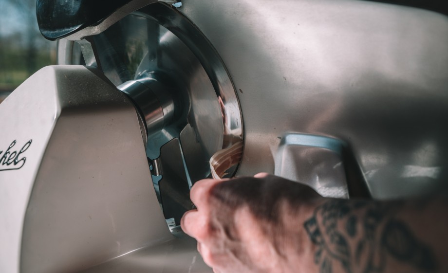 Daar maakt hij de lekkerste producten van | Foto: Sheena Schouwink