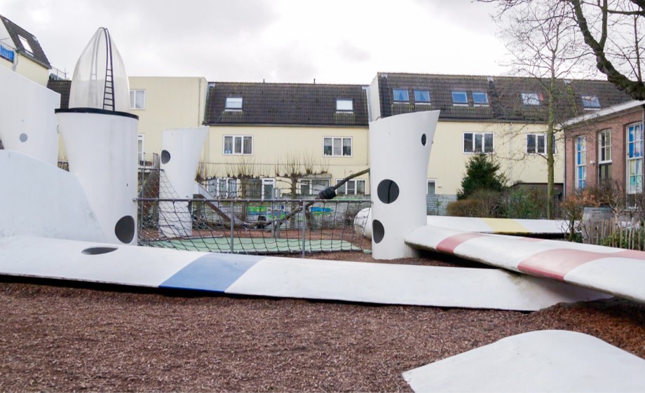 De onderkant van de afgeschreven wieken worden gebruikt als klimtorens