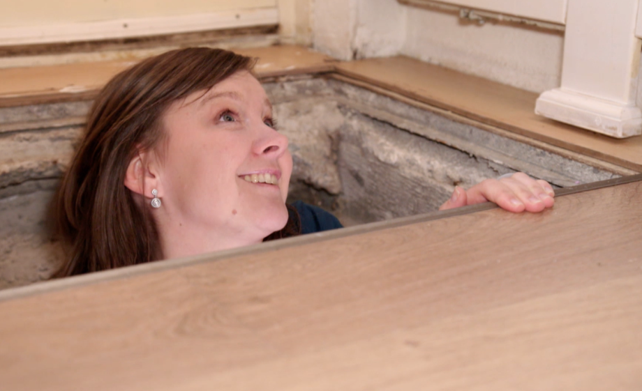 Aniek in een kruipruimte