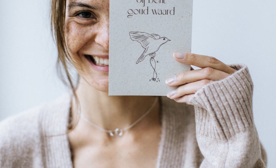 Sieraden maken van je oude mobiel | beeld: NOWA