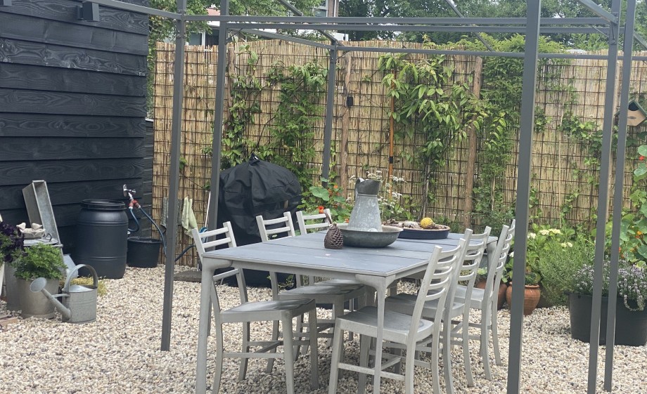 Marina geniet nog elke dag van de tuin als een waar paradijs!