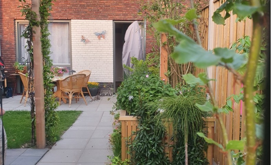 De tuin voelt als vakantie voor Jet en Janneke