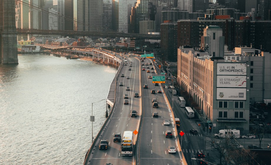 Een vliegreis naar NYC kost kost 3.450 kilo aan CO2-uitstoot.jpg