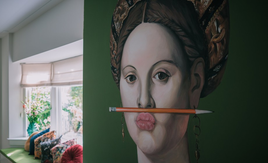 De schildering staat binnen vijf dagen op de muur | Foto: Sheena Schouwink