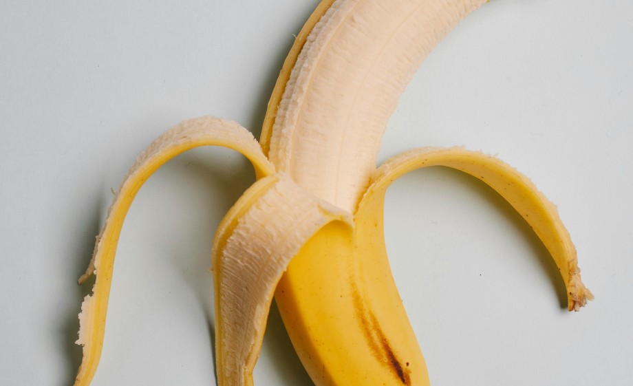 Eet je fruit dus snel op, als je fruitvliegjes wilt vermijden | Foto: Pexels Any Lane