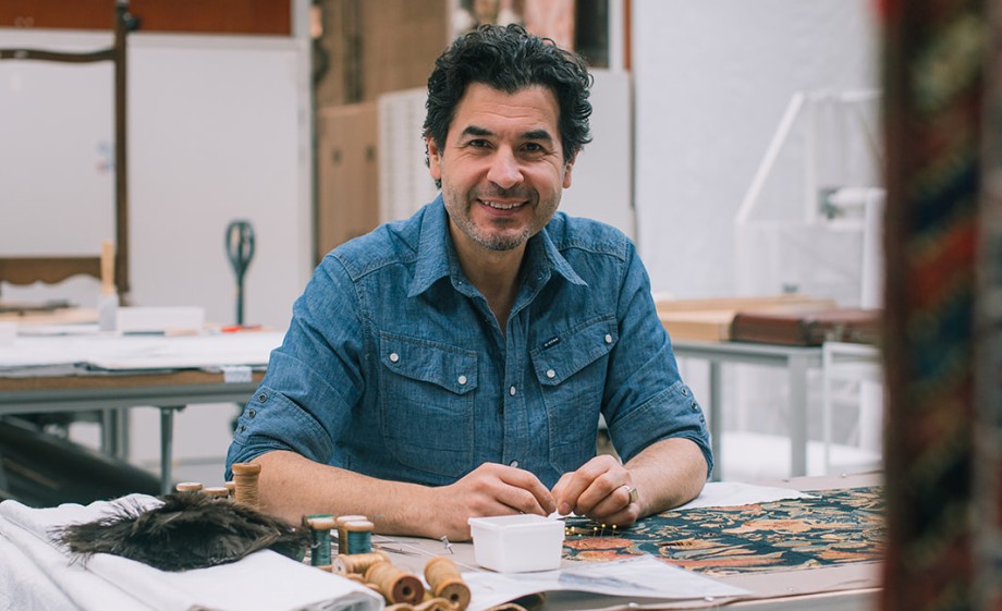 Sadegh restaureert eeuwenoude tapijten | Fotografie: Sheena Schouwink