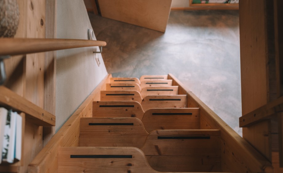 Zelfgebouwd houten huis dichtbij de natuur | Fotografie: Sheena Schouwink
