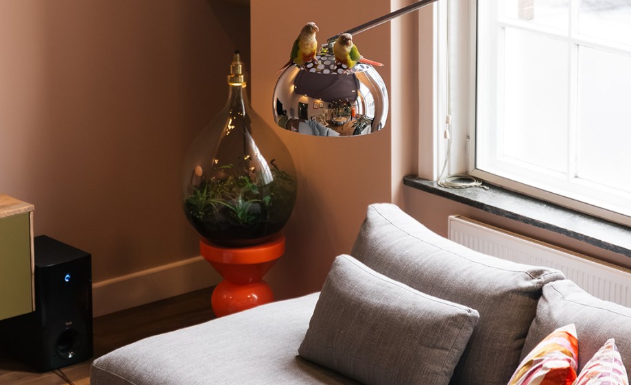 Tamara en Daan wonen in een stijlvol appartement in dit voormalige weeshuis in Den Haag | Fotografie: Roos Eijmers