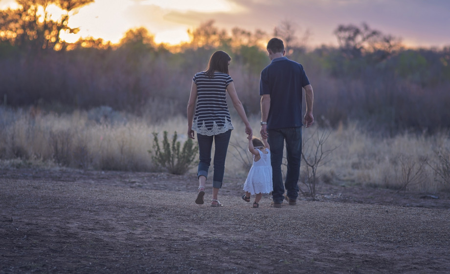 Wandeling gezin. Bron: Pexels