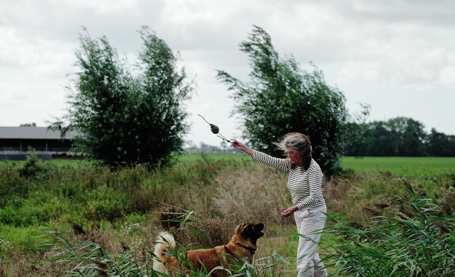 Madelon en Roeland wonen op deze gerestaureerde boerderij in het Friese Grou | Foto: Marjon Lukje