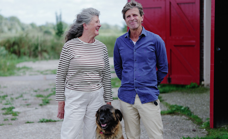 Madelon en Roeland wonen op deze gerestaureerde boerderij in het Friese Grou | Foto: Marjon Lukje
