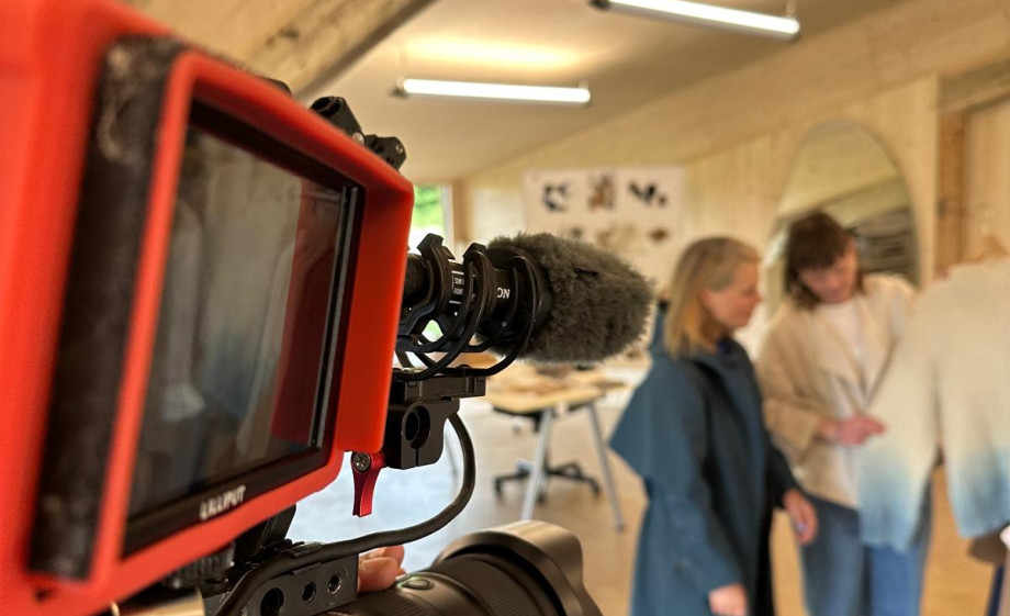 Achter de schermen opnames op de 'fashion farm' van Joline Jolink in Welsum
