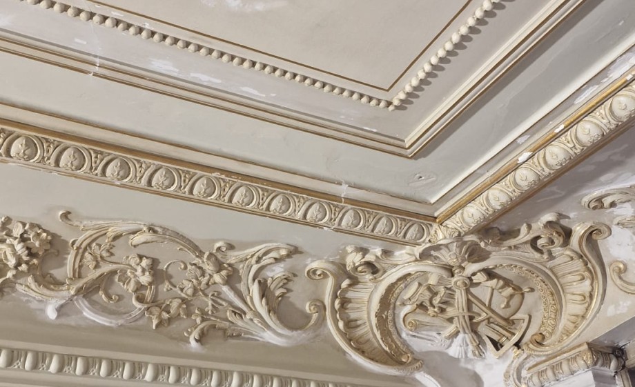 Ornamenten aan het plafond voor de BinnensteBuiten vakwerk rubriek | Foto: Geers Schilderwerken