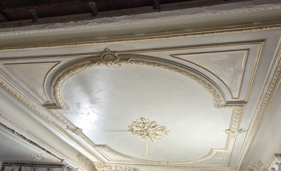 Ornamenten aan het plafond voor de BinnensteBuiten vakwerk rubriek | Foto: Geers Schilderwerken 