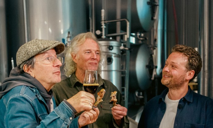 Alain Caron in de bierbrouwerij | Foto: BinnensteBuiten
